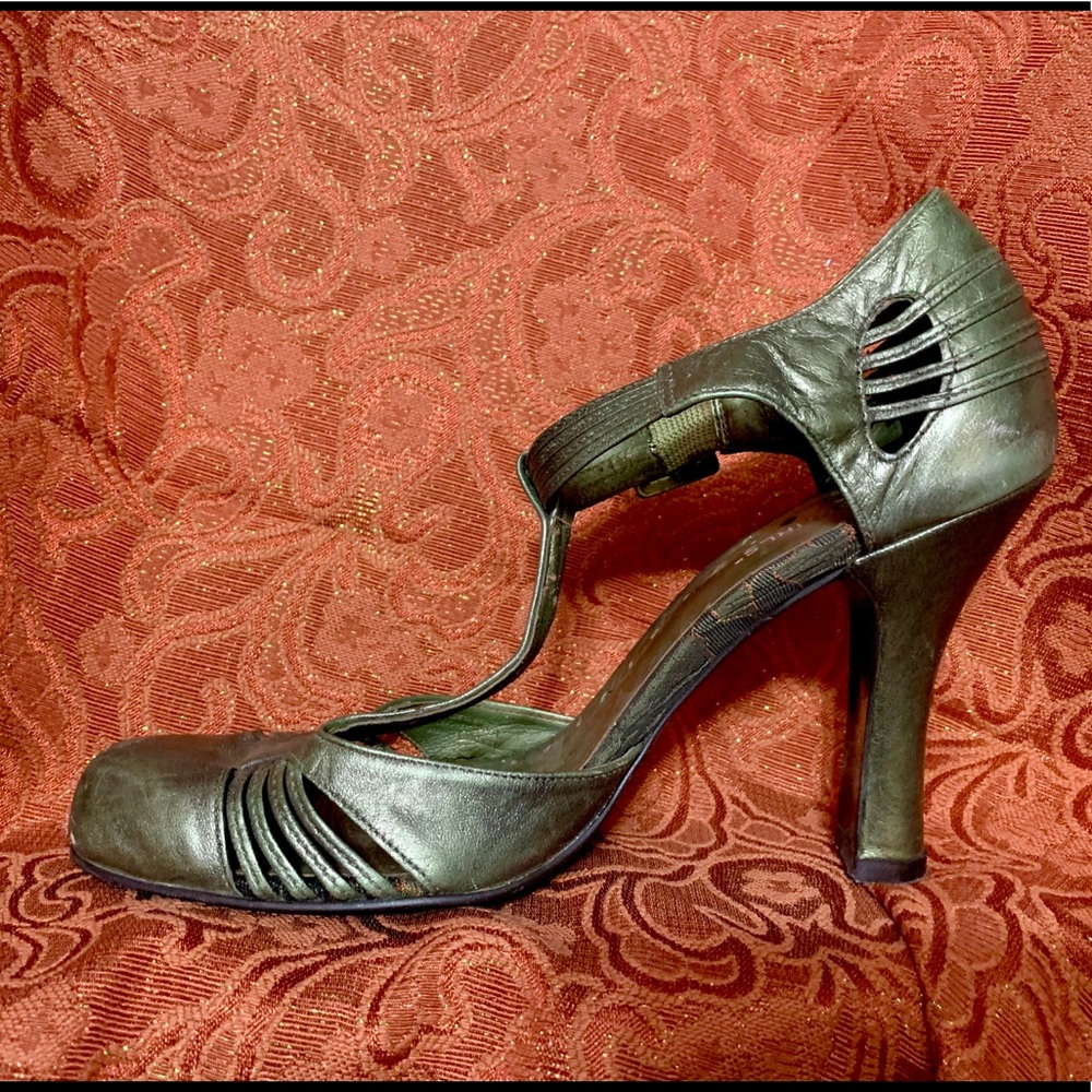 BCBGirls metallic green heels - Picture 3 of 14